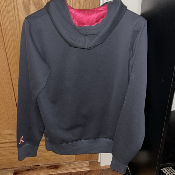 pink and grey Under Armour sweatshirt. - Picture 2 of 2